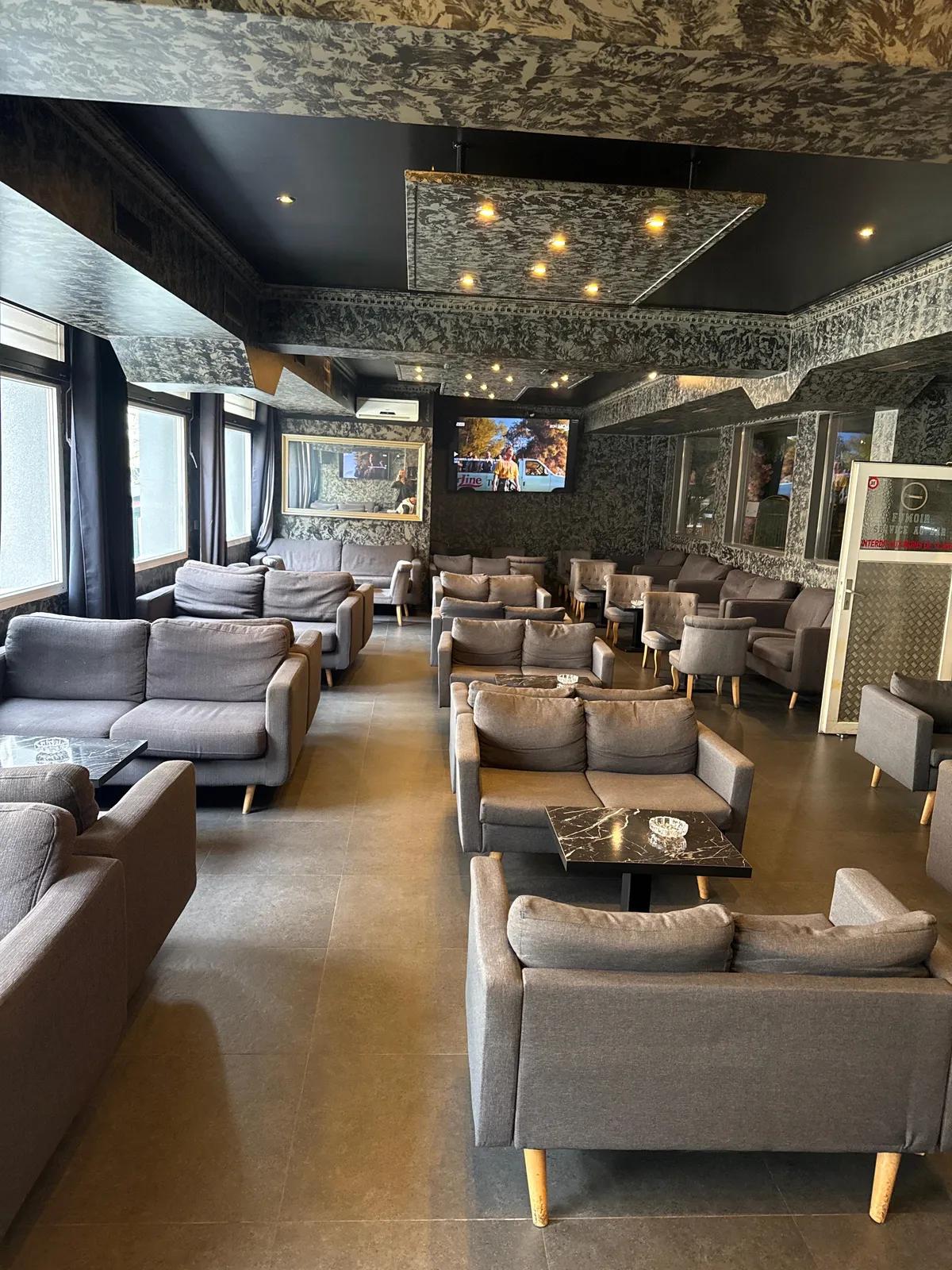 Salle terminée après une rénovation complète